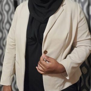 Ladies cream colored blazer